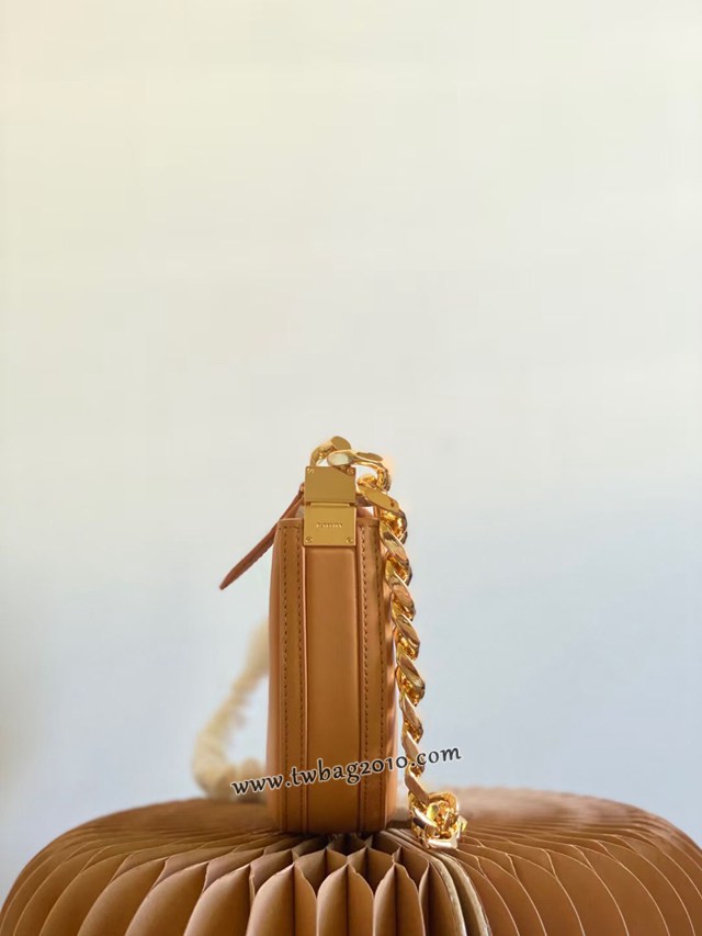 Burberry專門店新款弧形包女士鏈條小挎包 巴寶莉時裝秀款肩背包 yxb1055